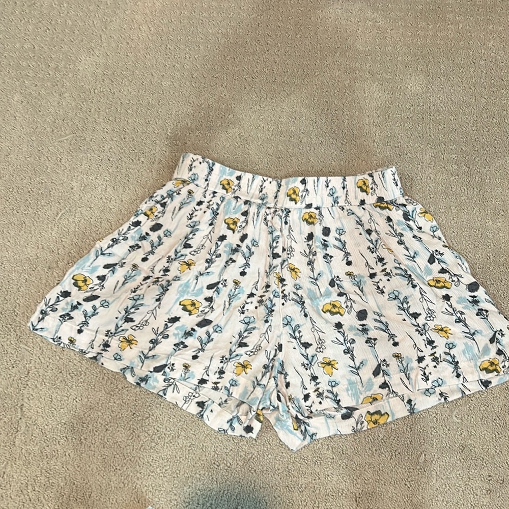 Hinge shorts